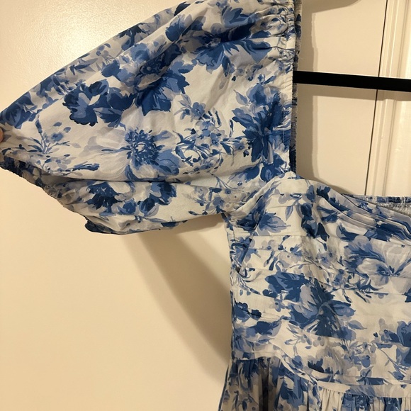 Abercrombie and Fitch Floral Blue and White Midi Dress - Picture 3 of 7
